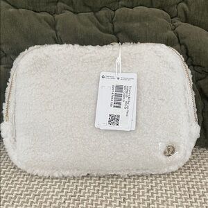 NWT lululemon belt bag